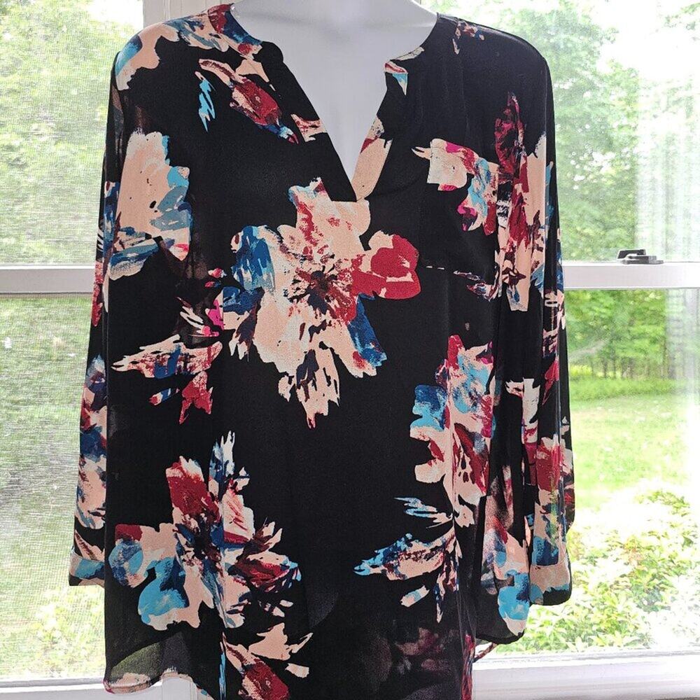 Ava & Viv Abstract Flower 3x Blouse